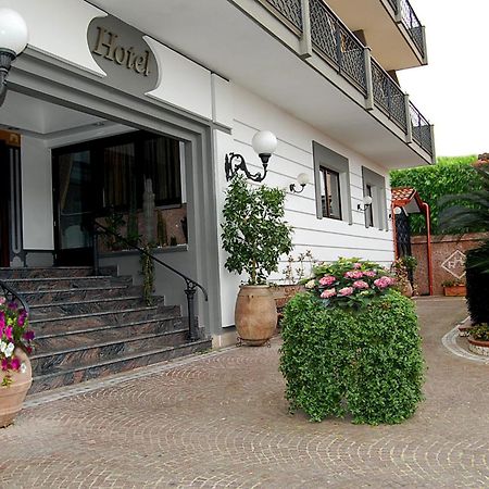 Hotel Ristorante Donato Calvizzano Exterior photo