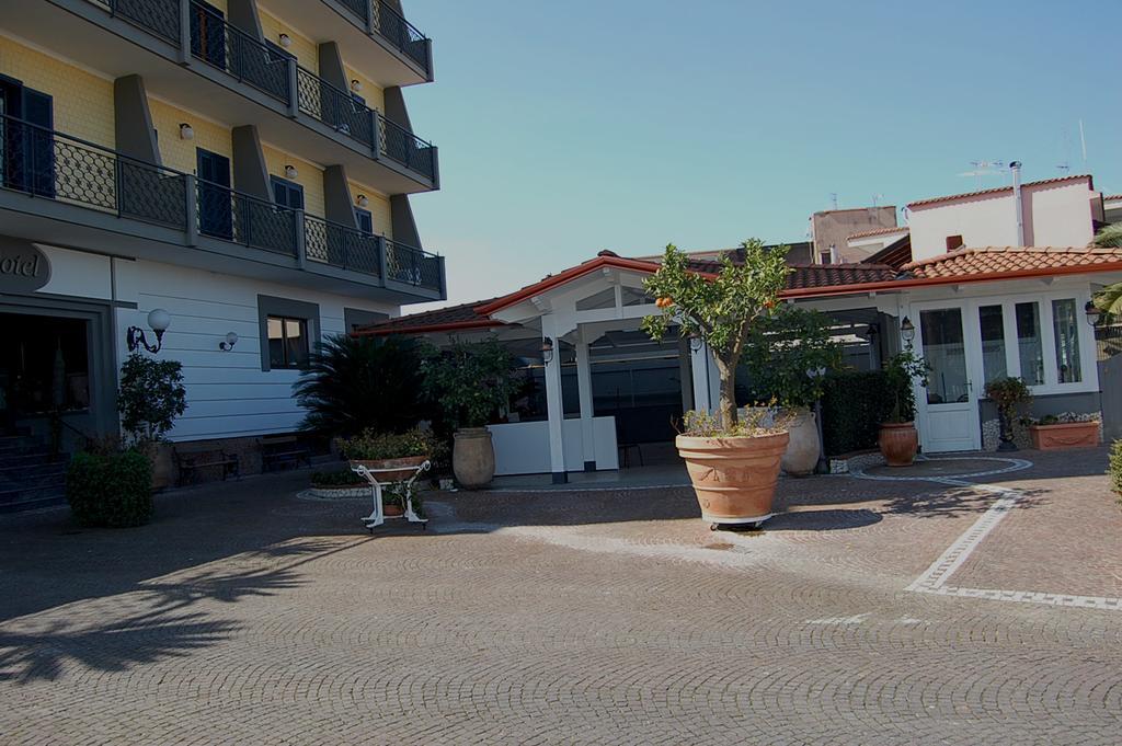 Hotel Ristorante Donato Calvizzano Exterior photo